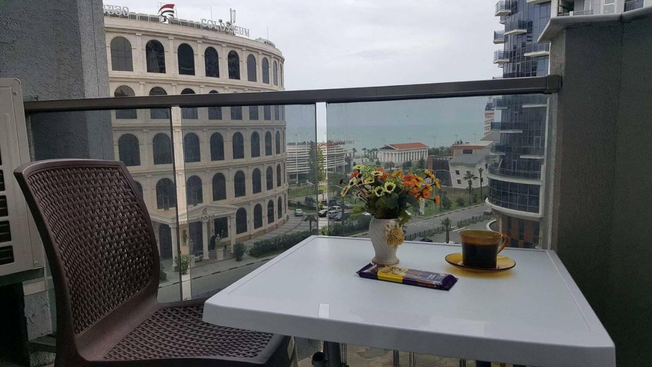 Lia'S Apartment In Orbi Batumi Exteriör bild